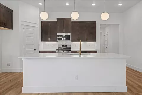 Kitchen - 1150 Garrett Ln, Centerton, AR 72719 photo 8 of 9