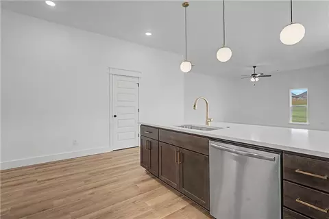 Kitchen - 1150 Garrett Ln, Centerton, AR 72719 photo 6 of 9