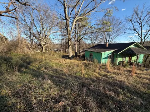 311 Maple St, Huntsville, AR 72740