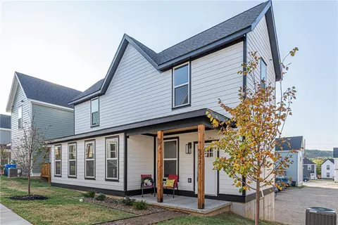 952 S Laramie Hts, Fayetteville, AR 72704