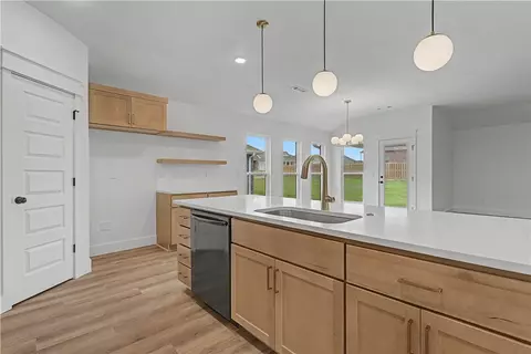Kitchen - 1160 Garrett Ln, Centerton, AR 72719 photo 5 of 9