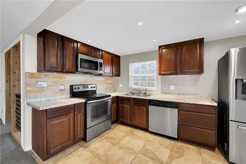 Kitchen - 16774 Joy Loop, Lowell, AR 72745 photo 2 of 3