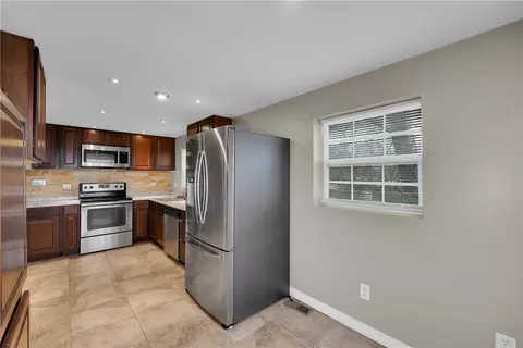 Kitchen - 16774 Joy Loop, Lowell, AR 72745 photo 3 of 3