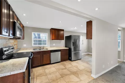 Kitchen - 16774 Joy Loop, Lowell, AR 72745 photo 1 of 3