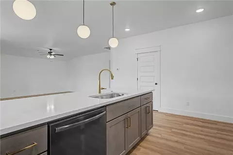 Kitchen - 1170 Garrett Ln, Centerton, AR 72719 photo 7 of 9