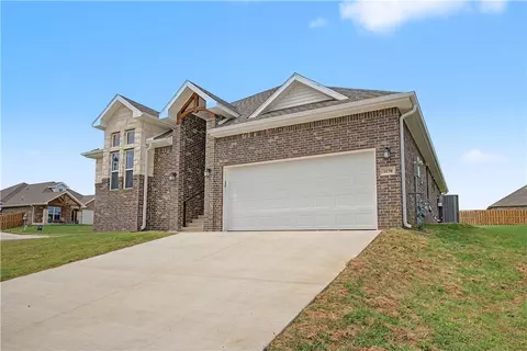 Exterior - 1170 Garrett Ln, Centerton, AR 72719 photo 4 of 9