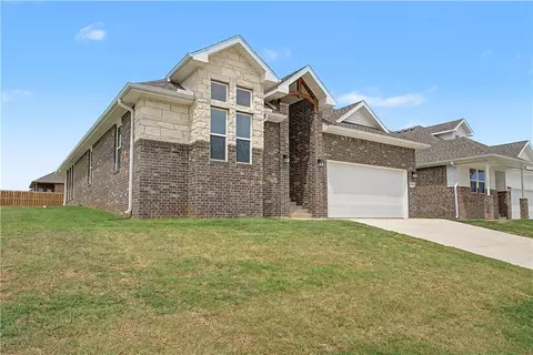 Exterior - 1170 Garrett Ln, Centerton, AR 72719 photo 3 of 9