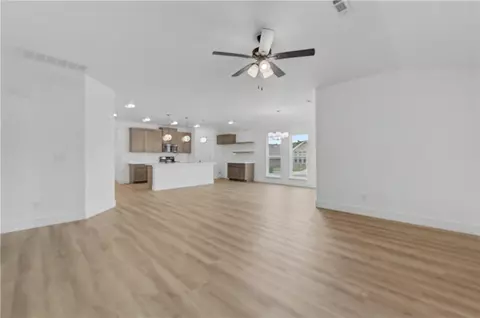 Living - 1170 Garrett Ln, Centerton, AR 72719 photo 3 of 4