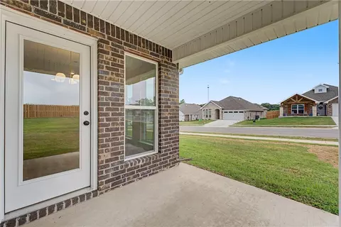 Exterior - 1170 Garrett Ln, Centerton, AR 72719 photo 6 of 9