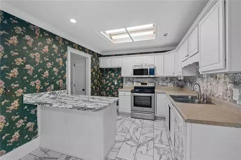 Kitchen - 2541 Appleglen St, Springdale, AR 72764 photo 1 of 4