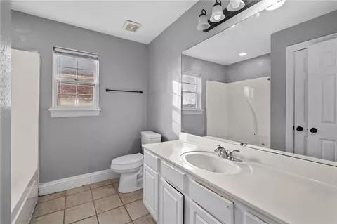 Bath - 2541 Appleglen St, Springdale, AR 72764 photo 4 of 4