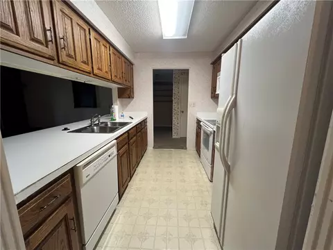 Kitchen - 92 206 Hwy, Harrison, AR 72601 photo 1 of 1