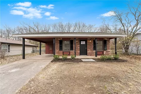2710 Villa Blvd, Fayetteville, AR 72703