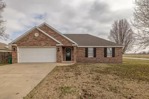 Exterior - 570 Bonanza St, Centerton, AR 72719 photo 2 of 8