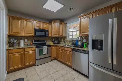 Kitchen - 570 Bonanza St, Centerton, AR 72719 photo 1 of 2