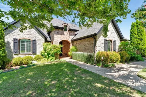 2944 E Pebblestone Dr, Fayetteville, AR 72701