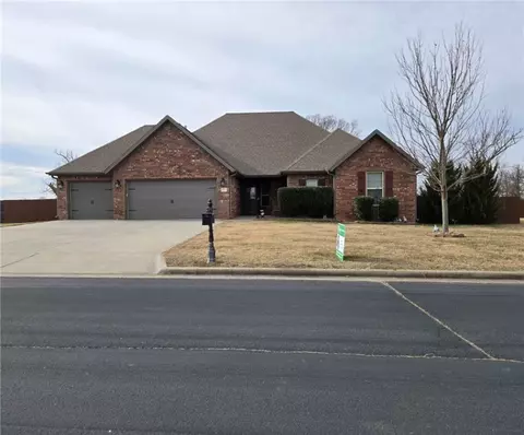 18317 Astor Dr, Fayetteville, AR 72704