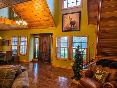 Entry Way - 4342 Harmon Rd, Harrison, AR 72601 photo 4 of 10