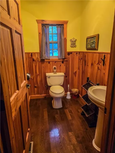 Bath - 4342 Harmon Rd, Harrison, AR 72601 photo 1 of 4