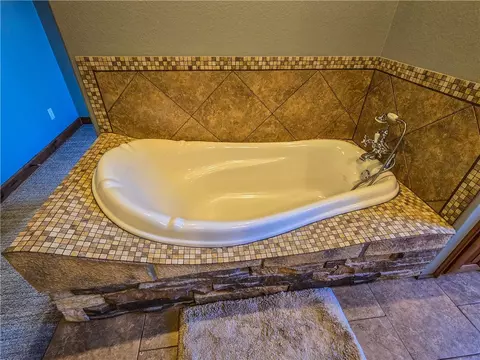 Bath - 4342 Harmon Rd, Harrison, AR 72601 photo 3 of 4