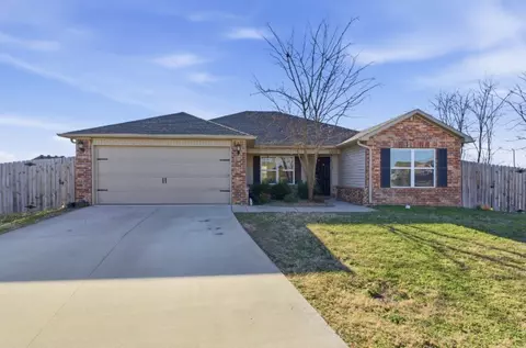 2002 N Yarmouth Ct, Siloam Springs, AR 72761