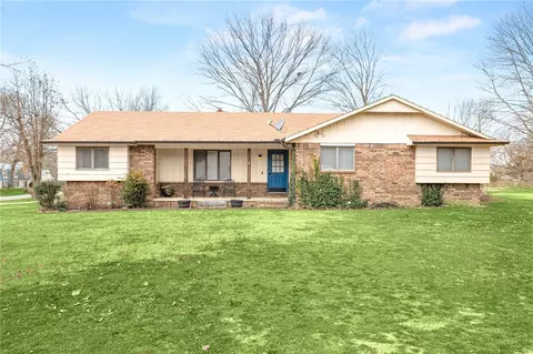 11680 Amy Ave, Rogers, AR 72756