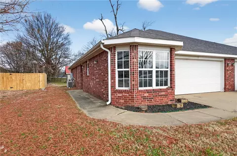 4100 SW Chapelstone Ave, Bentonville, AR 72712