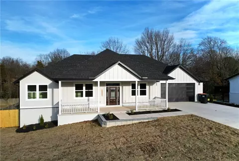 1405 Overo Cir, Springdale, AR 72762