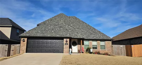 711 Taylor St, Siloam Springs, AR 72761