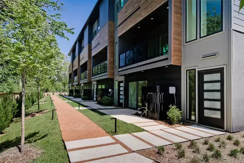 210 NW 9th St, Bentonville, AR 72712