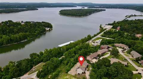 8340 Eagle Crest Dr, Rogers, AR 72756