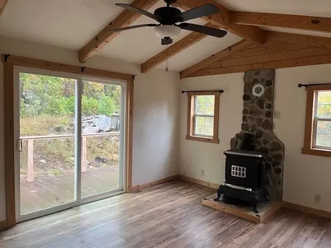 Living - 185 Petters Rd, Mountain View, AR 72560 photo 2 of 2