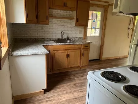 Kitchen - 185 Petters Rd, Mountain View, AR 72560 photo 2 of 2