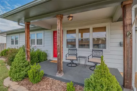 808 NW 8th St, Bentonville, AR 72712