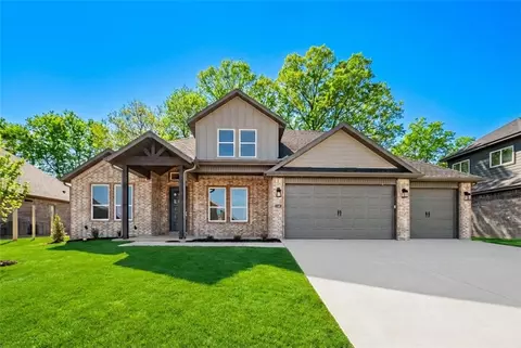 1331 Greyback Ln, Centerton, AR 72719