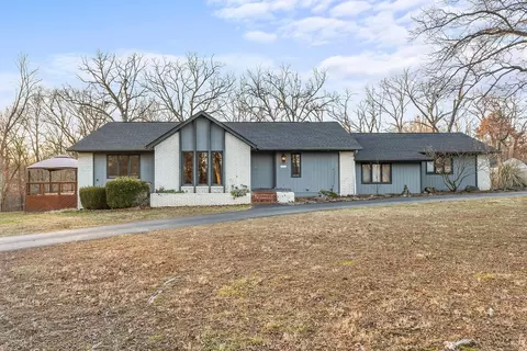 11661 Oak Hills Dr, Bentonville, AR 72712
