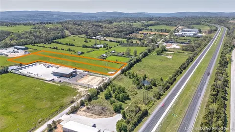 10239 NE Campbell Rd, Fayetteville, AR 72701