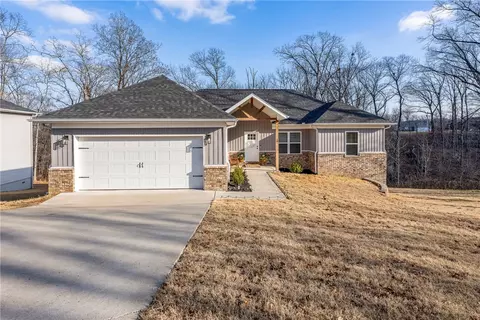 10 Brunswick Dr, Bella Vista, AR 72715