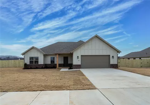 63 W Pitts St, Farmington, AR 72730