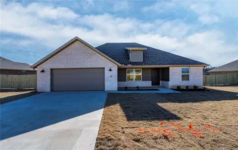 69 W Pitts St, Farmington, AR 72730
