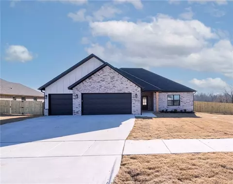 81 W Pitts St, Farmington, AR 72730