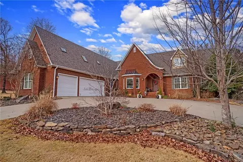 1521 Skyline Vista Ct, Russellville, AR 72802