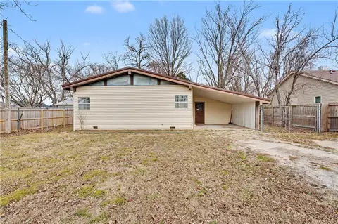 1015 E Tulsa St, Siloam Springs, AR 72761