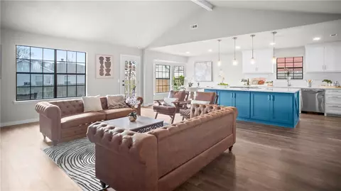 215 Winesap Ln, Bentonville, AR 72712