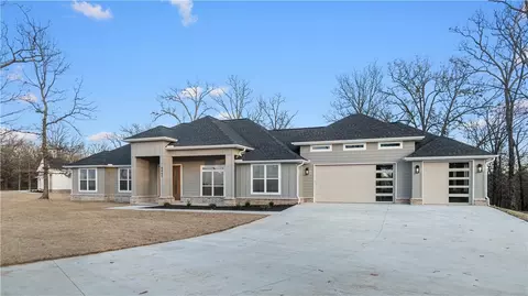 8460 Pleasant Valley Rd, Gentry, AR 72734
