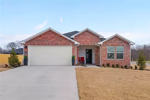 3101 N Rooster St, Siloam Springs, AR 72761