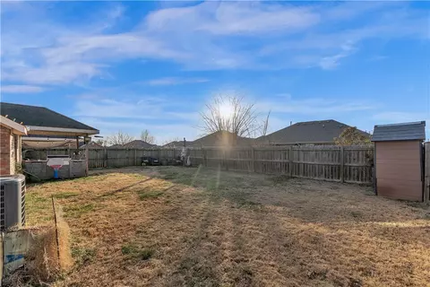 Exterior - 2914 S E St, Rogers, AR 72758 photo 2 of 3