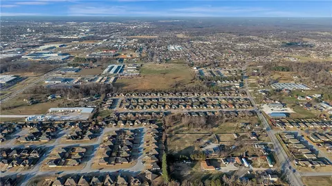 View/Area - 2914 S E St, Rogers, AR 72758 photo 1 of 4