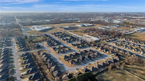 View/Area - 2914 S E St, Rogers, AR 72758 photo 2 of 4
