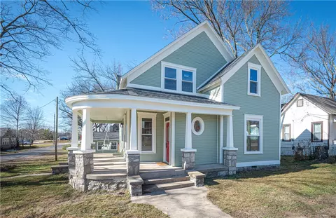 402 N Maxwell St, Siloam Springs, AR 72761